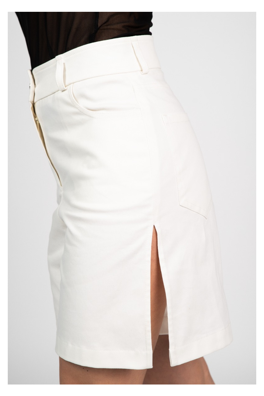 Къси панталонки Бела