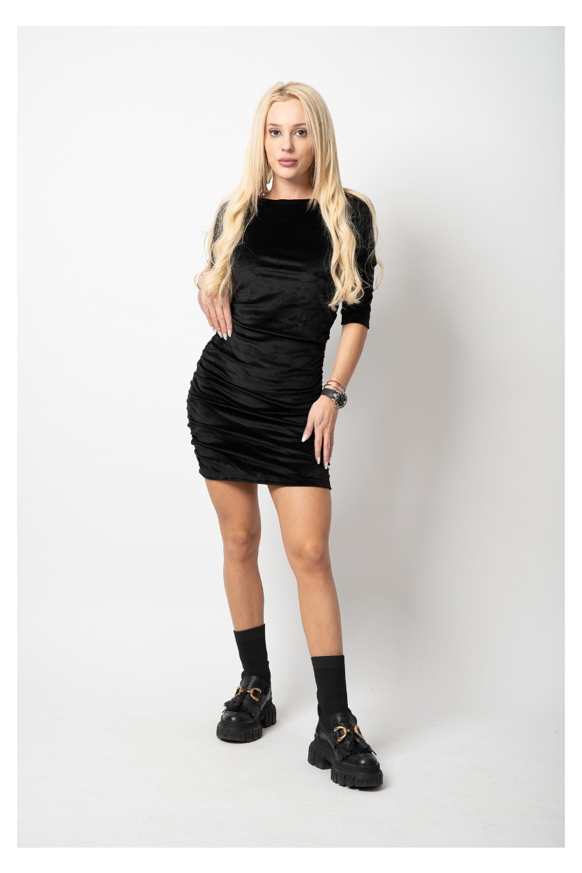 Къса черна рокля